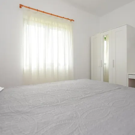 Apartments Kate - With Balcony & Free Private Parking Near The Centre *