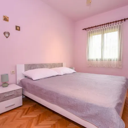 Kate Apartment