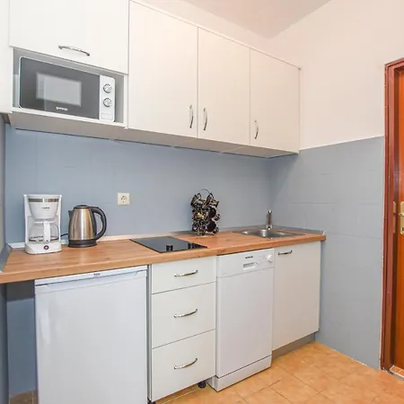 Kate - With Balcony & Free Private Parking Near The Centre *