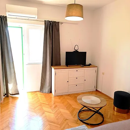 Kate - With Balcony & Free Private Parking Near The Centre * 파그