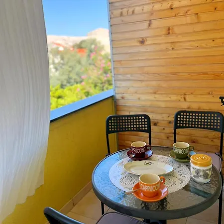 Kate - With Balcony & Free Private Parking Near The Centre *